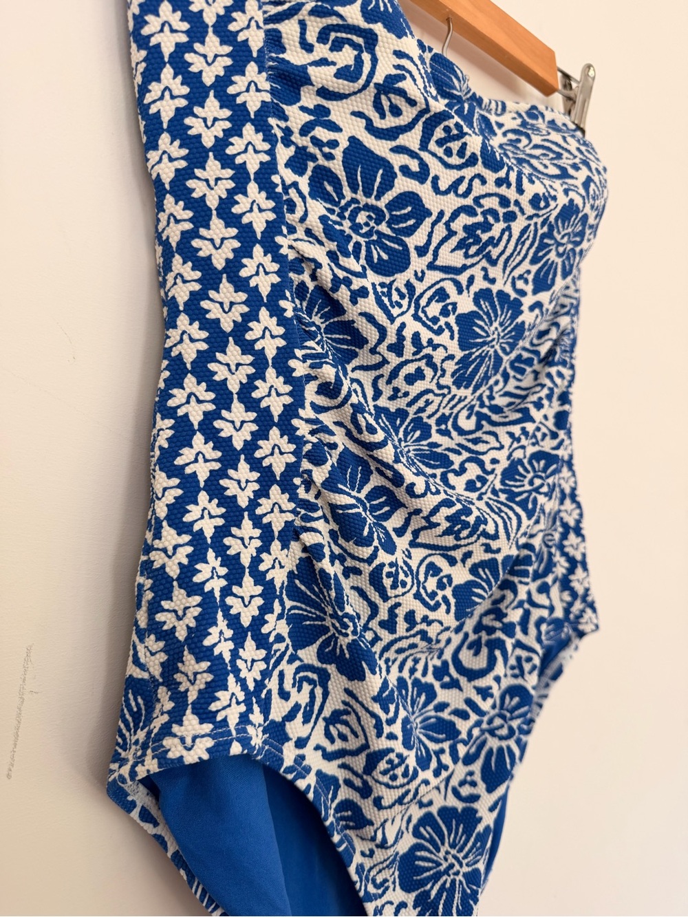 Tommy Bahama Strapless Blue & White Floral One-Piece Swimsuit Sz 12 Barely Used - Picture 7 of 10